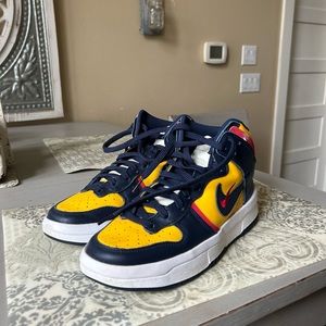dunk high up michigan, worn twice and had crease guards in so not much creasing.